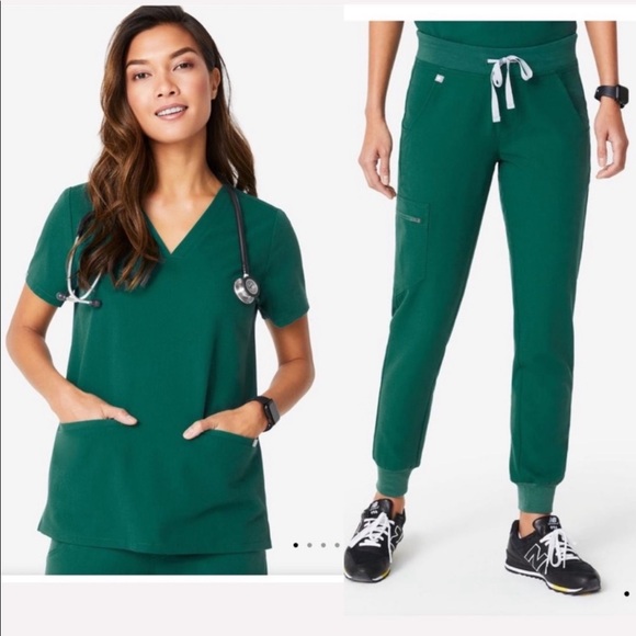NWT FIGS Scrub Set JOGGERS & Casma TOP in  Green - Picture 1 of 13